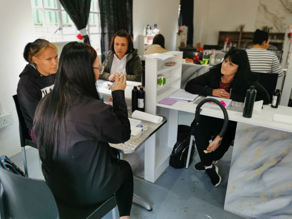 Gel Extensions Course + Kit